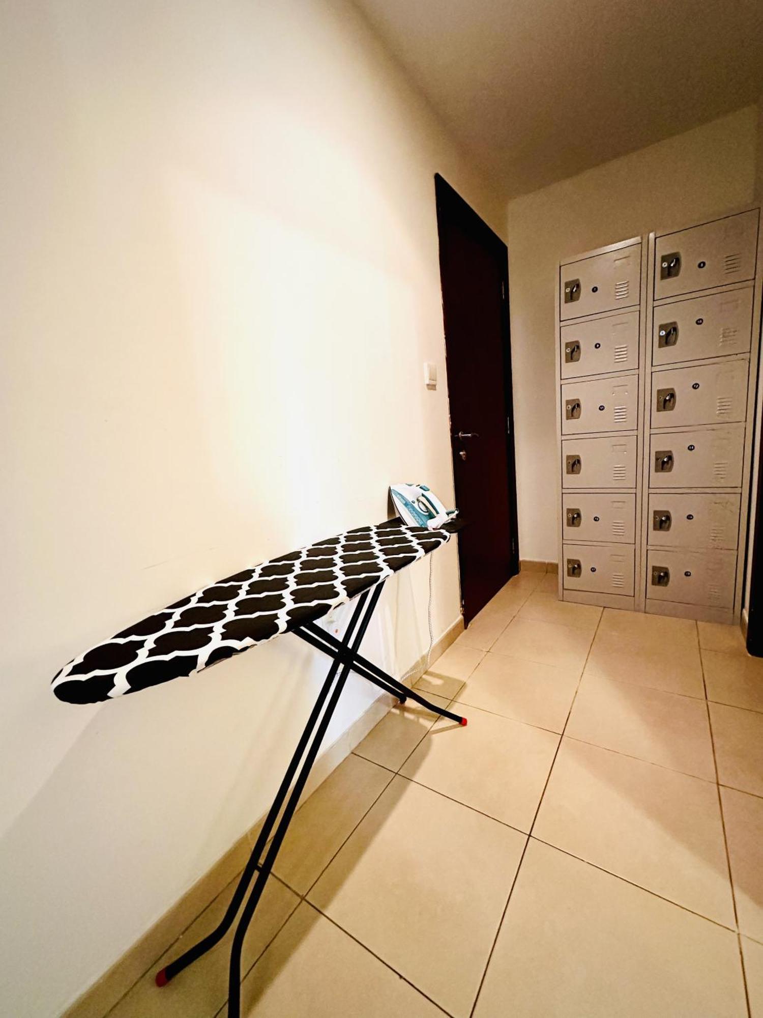 The Aero Hostel Dubai Buitenkant foto