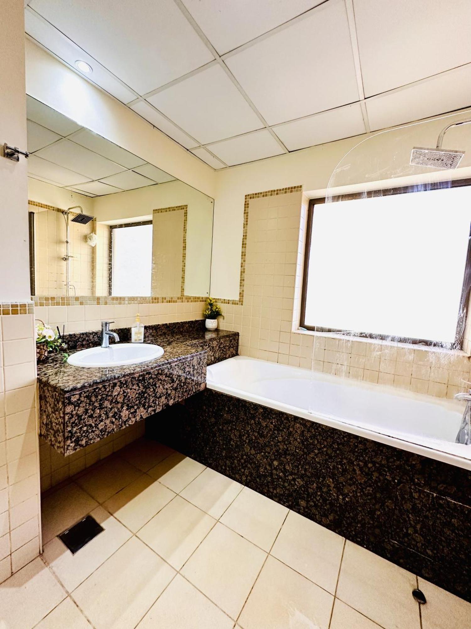 The Aero Hostel Dubai Buitenkant foto