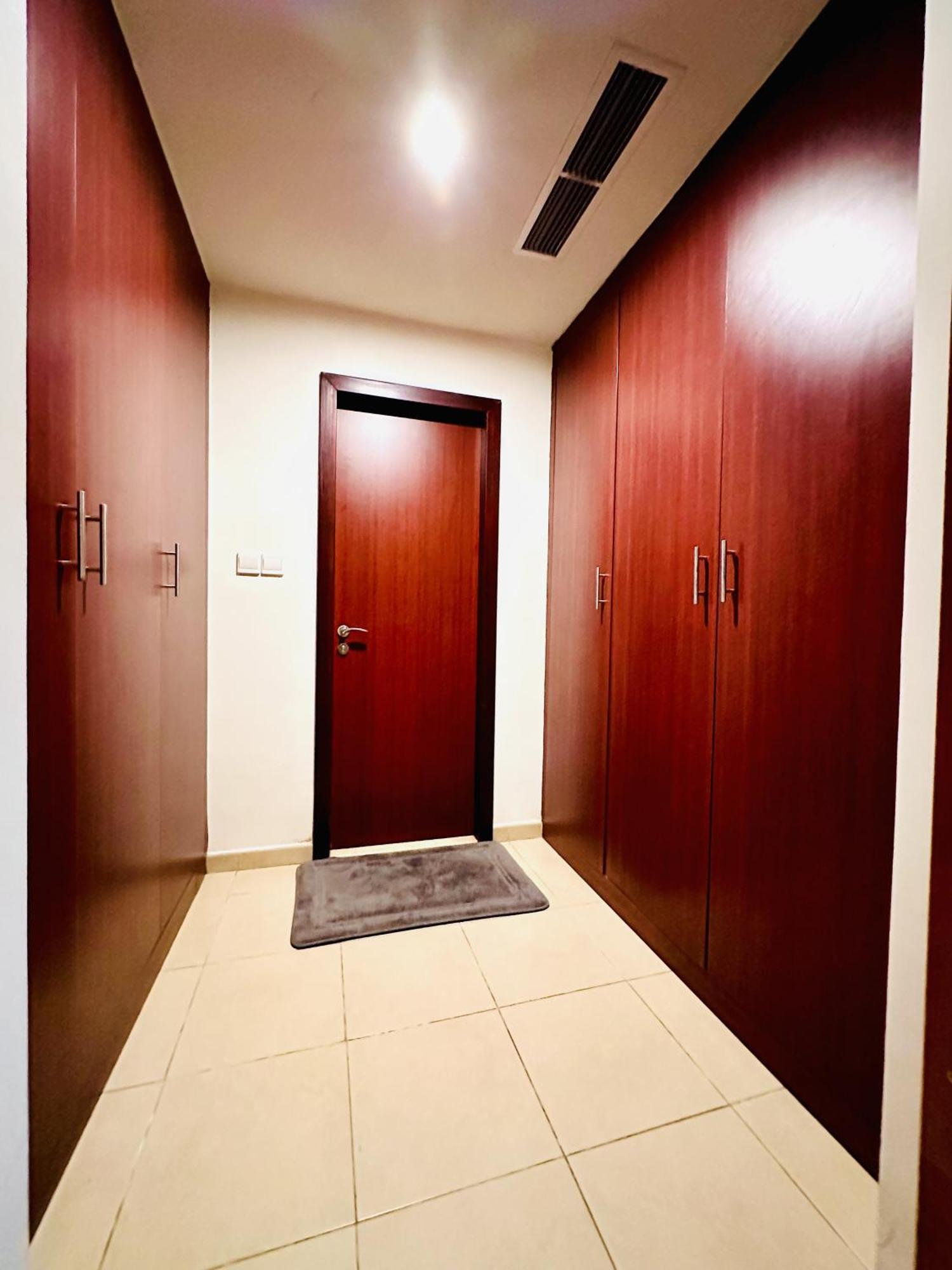 The Aero Hostel Dubai Buitenkant foto